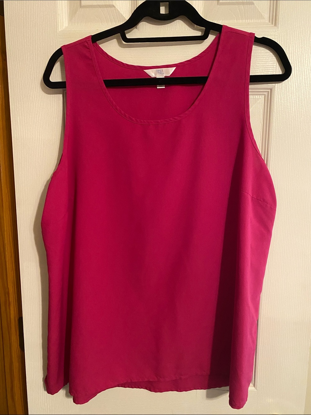 Time and Tru Bright Fuchsia Scoop Neck Tank Top